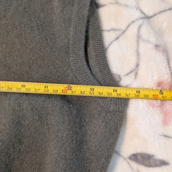 🌙 Benetton Olive Green Sleeveless Sweater Vest - Picture 7 of 8